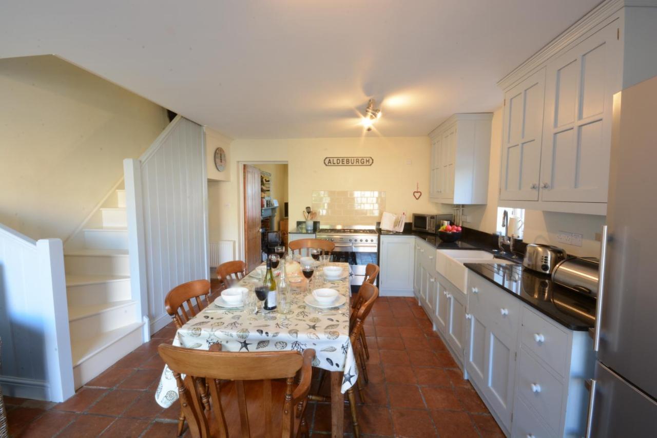 Pebble Beach Cottage, Aldeburgh Exterior photo